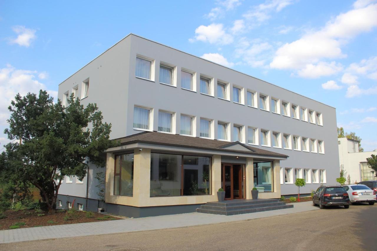 Hotel Na Vyvoji Vlašim Exteriör bild