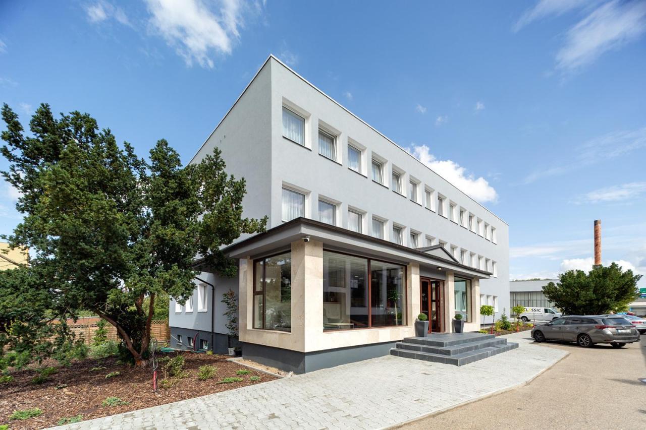 Hotel Na Vyvoji Vlašim Exteriör bild