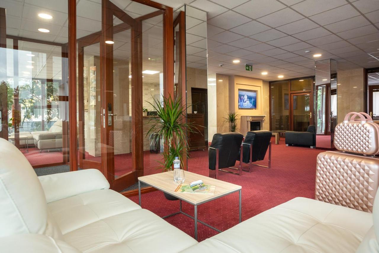 Hotel Na Vyvoji Vlašim Exteriör bild